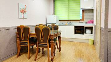 Casa de ciudad estรกndar, 1 habitaciรณn, para no fumadores, planta baja (Japari) | 3 habitaciones, ropa de cama de alta calidad y decoraciรณn personalizada