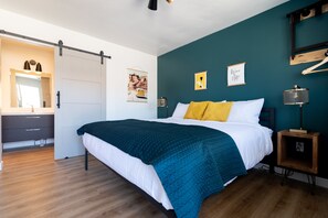 Comfort kamer, 1 kingsize bed | Een strijkplank/strijkijzer, gratis wifi, beddengoed