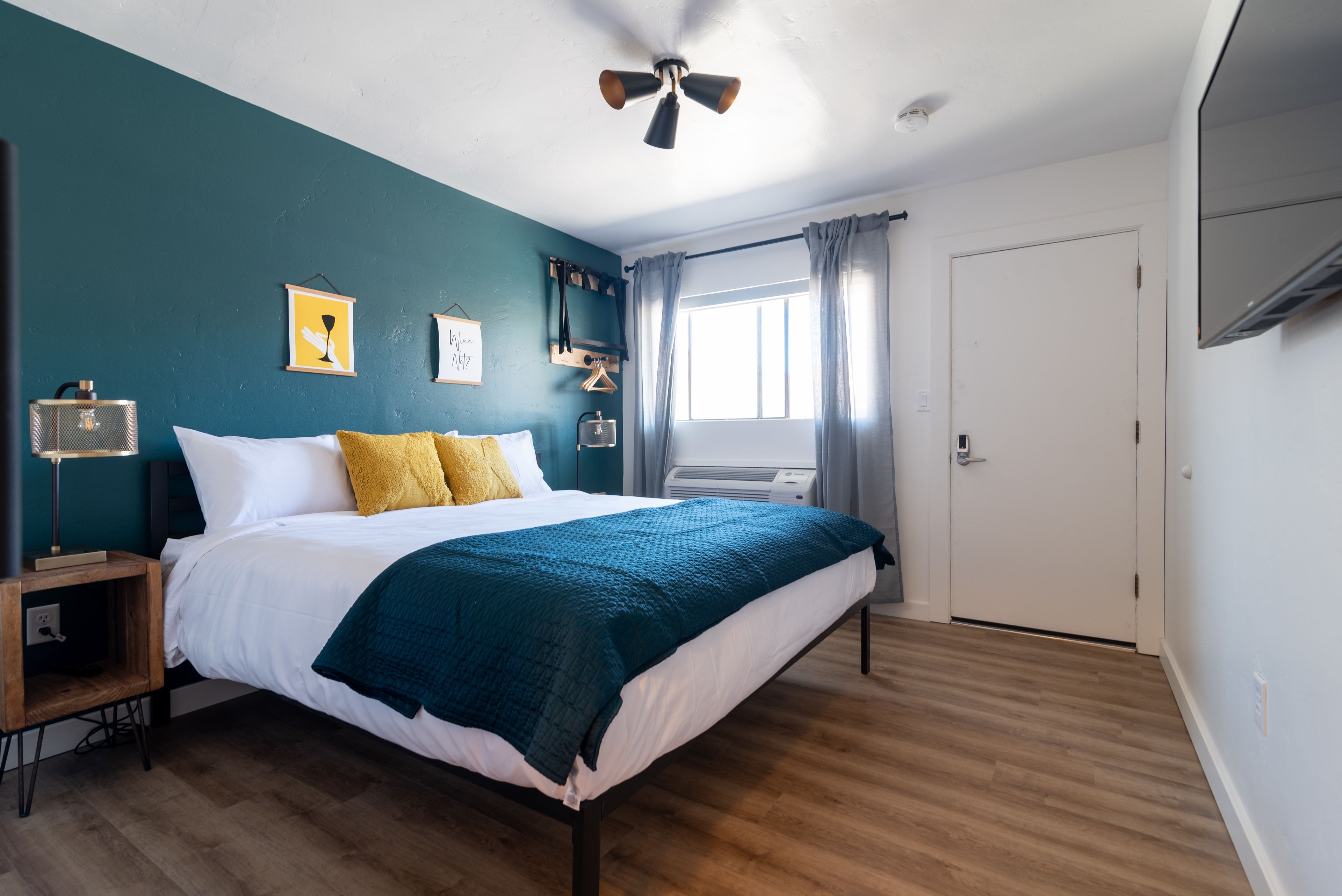 Chambre Confort, 1 très grand lit | Wi-Fi gratuit, draps fournis