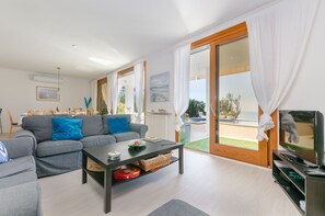 TV - YourHouse Somni, villa with sea views in south Mallorca (Llucmajor)