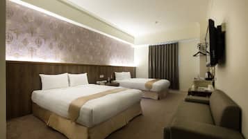 1 bedroom, desk, laptop workspace, blackout curtains