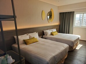 Superior Quadruple Room, 2 Double Beds | Desk, laptop workspace, blackout drapes, iron/ironing board - Hu house (Kaohsiung)