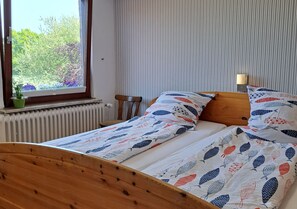 2 室のベッドルーム、旅行用ベビーベッド、WiFi、ベッドシーツ