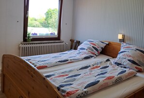 2 Schlafzimmer, Reisekinderbett, WLAN, Bettwäsche