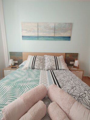 4 bedrooms, iron/ironing board, Internet, bed sheets - Vip Resort area, vacation home, where you can enjoy and relax. (Villalonga)
