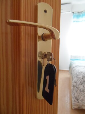 4 bedrooms, iron/ironing board, Internet, bed sheets