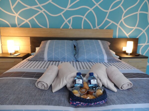 4 bedrooms, iron/ironing board, Internet, bed sheets