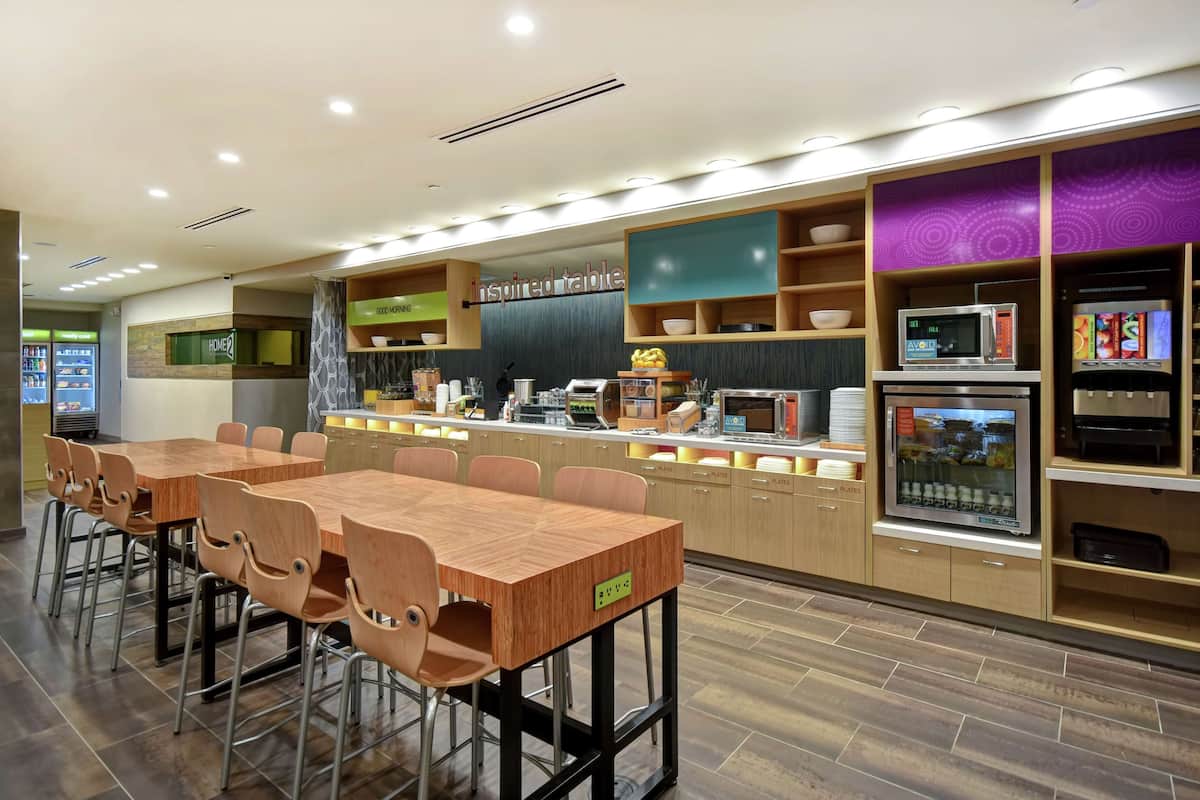 free daily breakfast