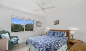 2 bedrooms, iron/ironing board, free WiFi, bed sheets - Top Floor Beachfront Apartment (WOORIM)