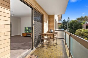 Outdoor dining - Elegant Beachside Gem (WOORIM)