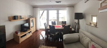 Ferienhaus Marianne - haustierfrei mit Kaminofen und Terrasse-Wohnküche mit Esseck