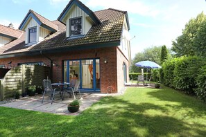 Outdoor dining - Endhaus Seemöwe, Germany (Ostseebad Boltenhagen)