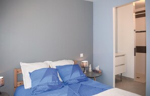 3 bedrooms, travel crib, free WiFi, bed sheets