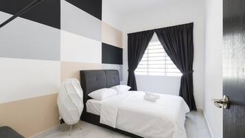Iron/ironing board, bed sheets