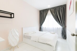 Deluxe appartement | Een strijkplank/strijkijzer, beddengoed