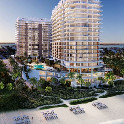 En la playa y bar en la playa