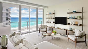 Minibar, coffres-forts dans les chambres, bureau