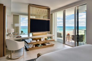 Minibar, caja fuerte, escritorio y espacio para trabajar con un portátil