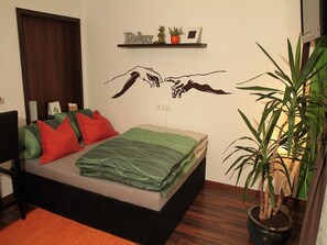 1 quarto, acesso à internet, roupa de cama