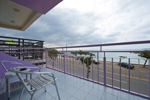 Double Room, Sea View (2nd Floor) | Balcony - Yong Wong Hostel (Hengchun)