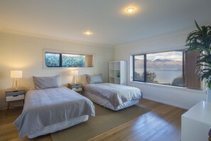 House, 2 Bedrooms, 2 Bathrooms, Lake View