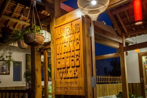 Exterior - White House Villa (Da Nang)