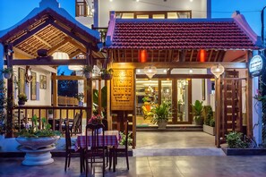 Exterior - White House Villa (Da Nang)