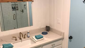 Shower, hair dryer, heated floors, towels