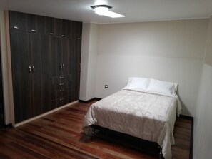 4 bedrooms, WiFi, bed sheets