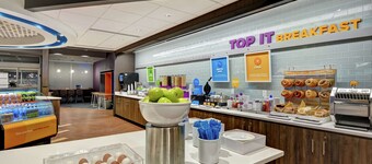 Tru by Hilton Middletown