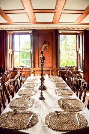 Family dining - Old Kilmun House (Dunoon)