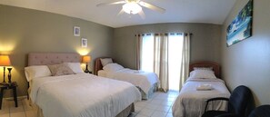 3 bedrooms, iron/ironing board, travel crib, WiFi - Relaxing vacation home in Logan gate village (Tampa)