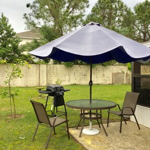 Outdoor dining - Relaxing vacation home in Logan gate village (Tampa)