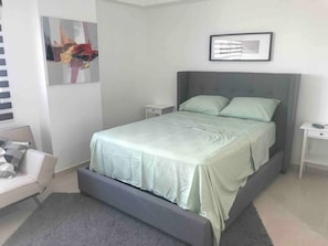 3 chambres, fer et planche à repasser, accès à Internet, literie fournie