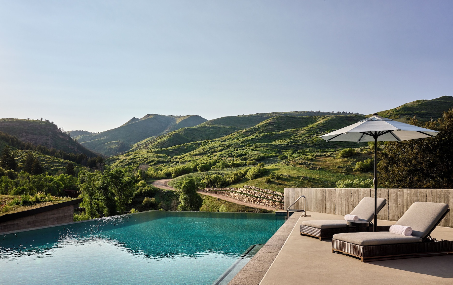2 outdoor pools