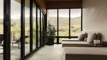 Espace de soins en plein air, sauna, bain Ă  remous, soins corporels