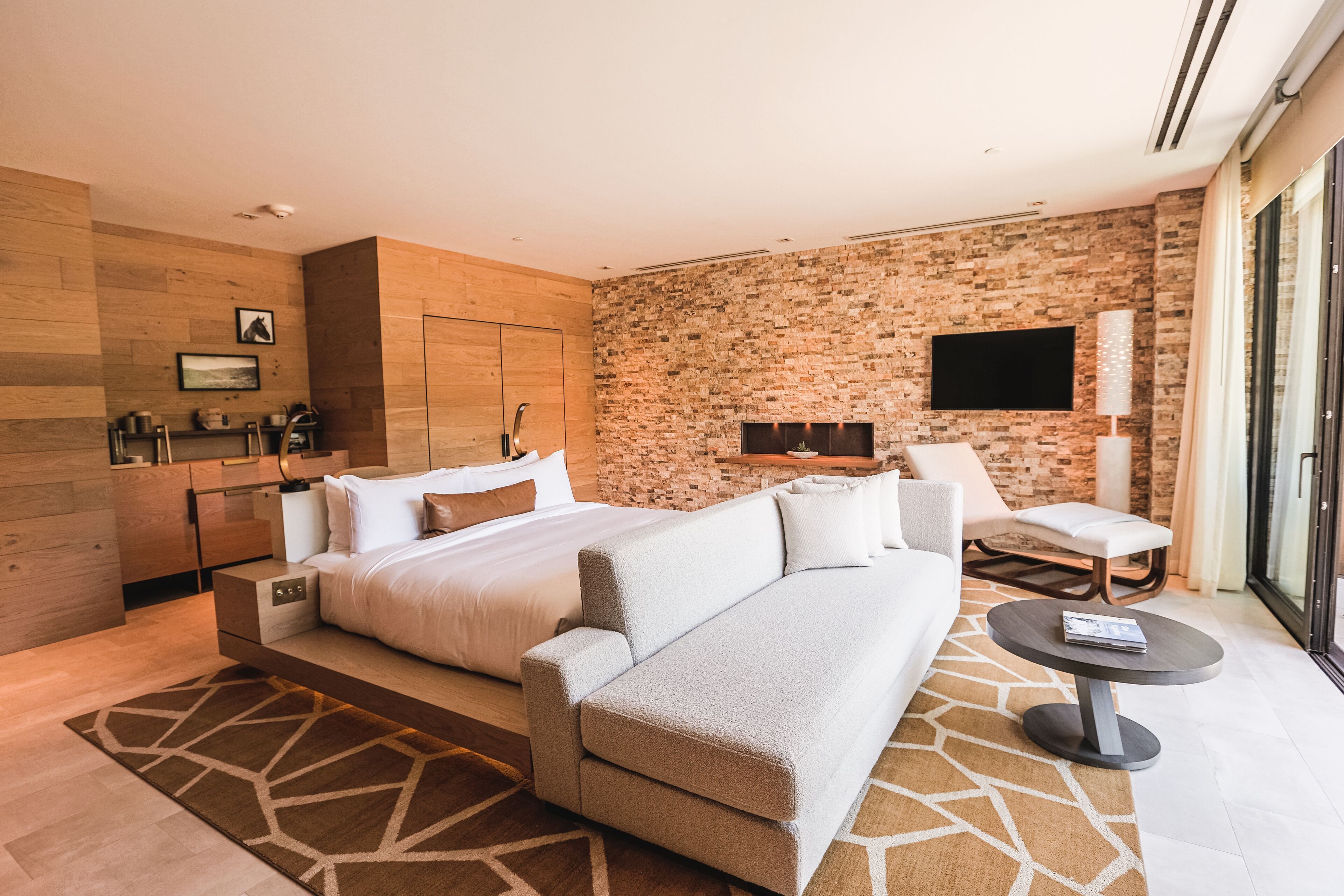 Ropa de cama de alta calidad, minibar, caja fuerte