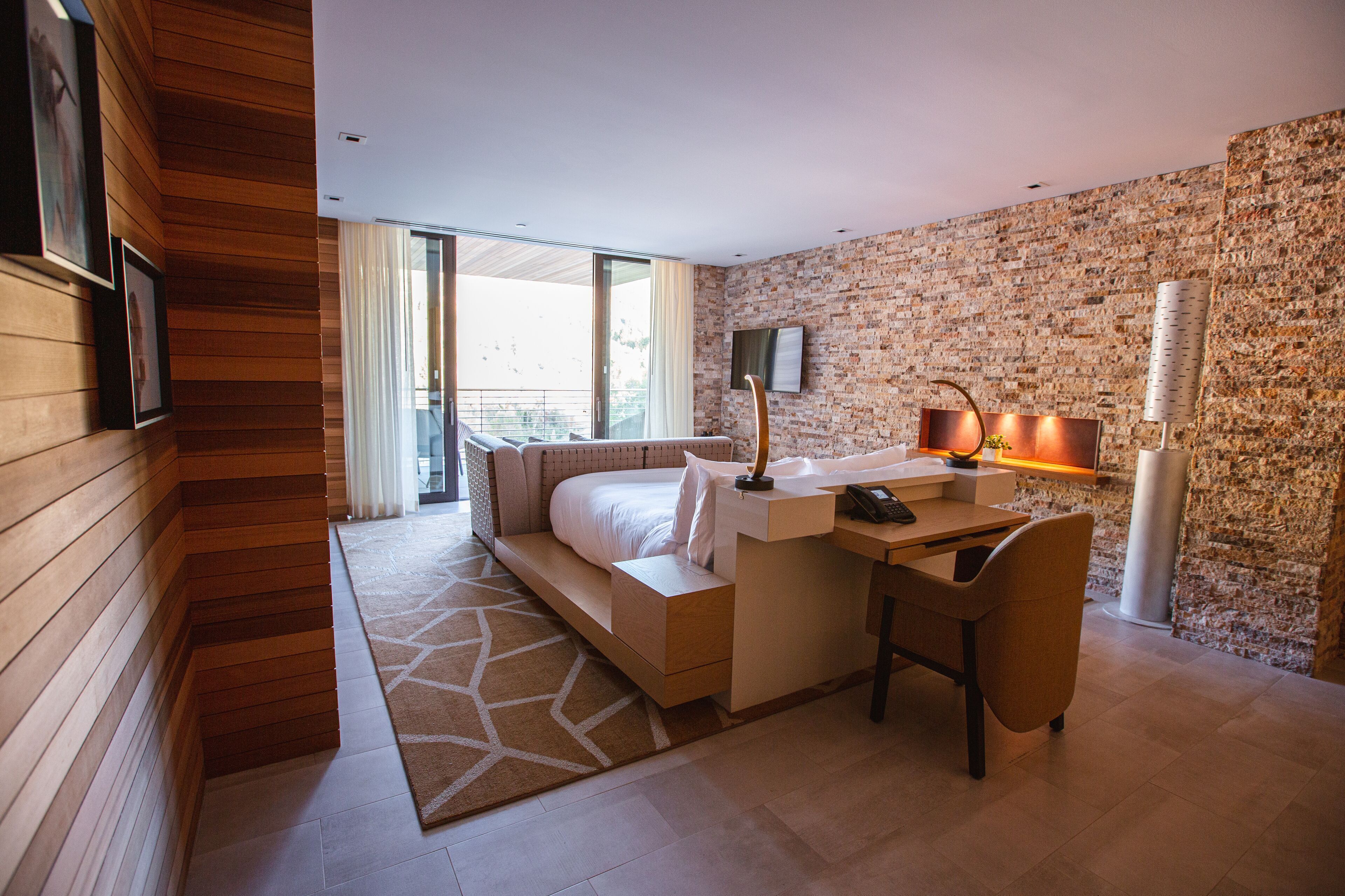 Ropa de cama de alta calidad, minibar, caja fuerte