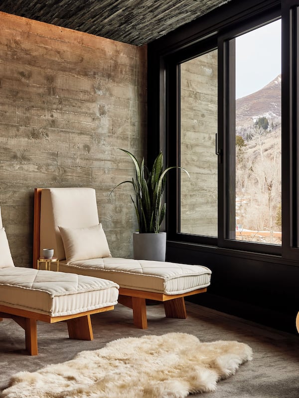 Outdoor treatment areas, sauna, hot tub, body treatments, aromatherapy