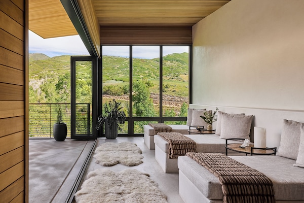 Outdoor treatment areas, sauna, hot tub, body treatments, aromatherapy