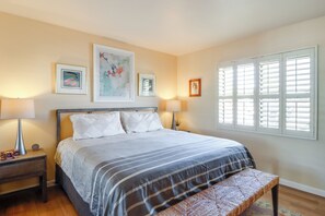 3 slaapkamers, een strijkplank/strijkijzer, internet, beddengoed