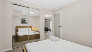 2 bedrooms, iron/ironing board, Internet, bed sheets