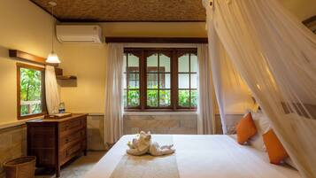 1 habitación, caja de seguridad en la habitación y escritorio