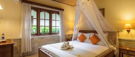 In-room safe, desk, laptop workspace, blackout curtains