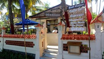 Pintu masuk properti