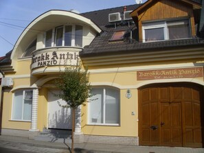 Exterior - Barokk Antik (Kecskemet)