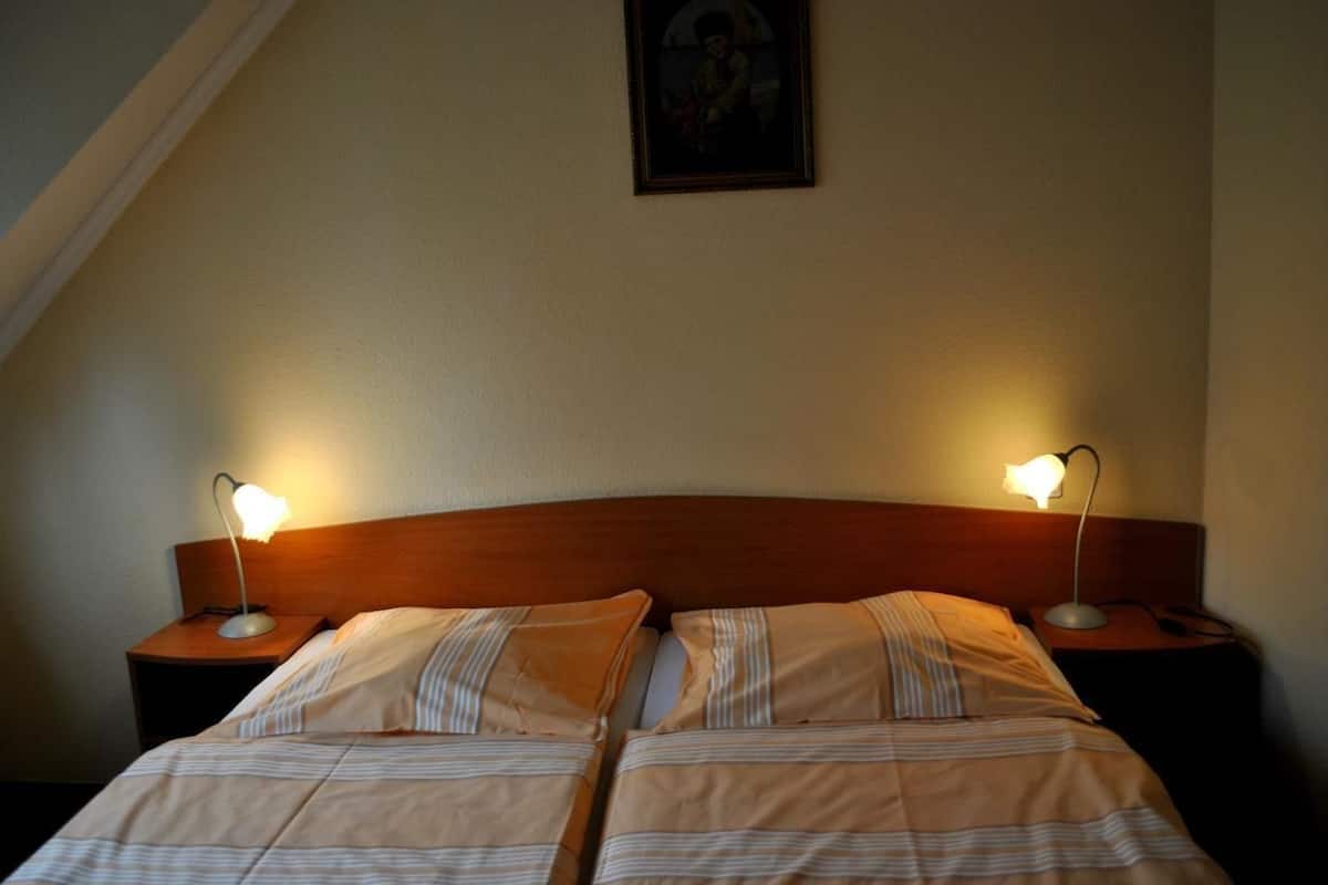 Comfort Double Room | Blackout drapes, bed sheets