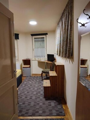 Economy Double Room | Blackout drapes, bed sheets - Barokk Antik (Kecskemet)