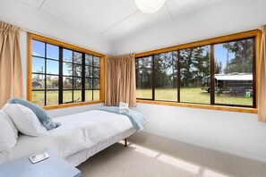3 quartos, ferros/tábuas de passar roupa, Wi-Fi, roupa de cama