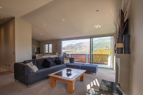 Skyline Outlook - Wanaka Home